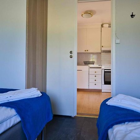 Rosenborgs Friluftspensionats Stugor Med Koek Färjestaden Exterior foto