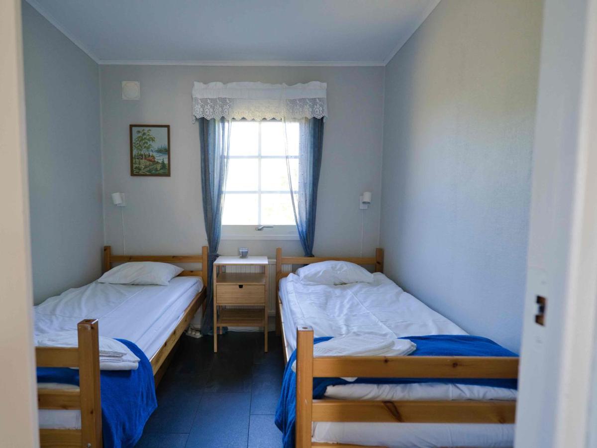 Rosenborgs Friluftspensionats Stugor Med Koek Färjestaden Exterior foto
