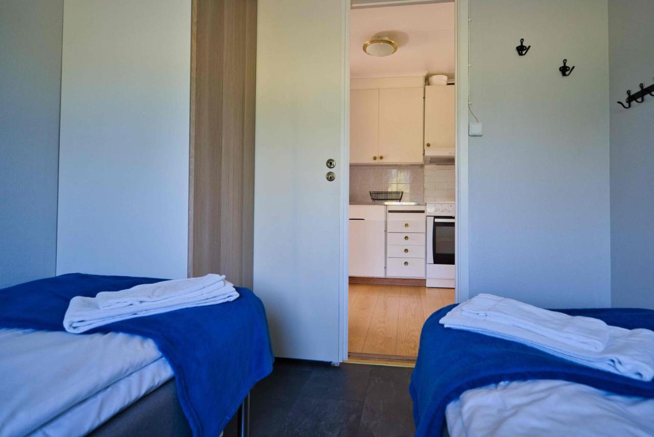 Rosenborgs Friluftspensionats Stugor Med Koek Färjestaden Exterior foto
